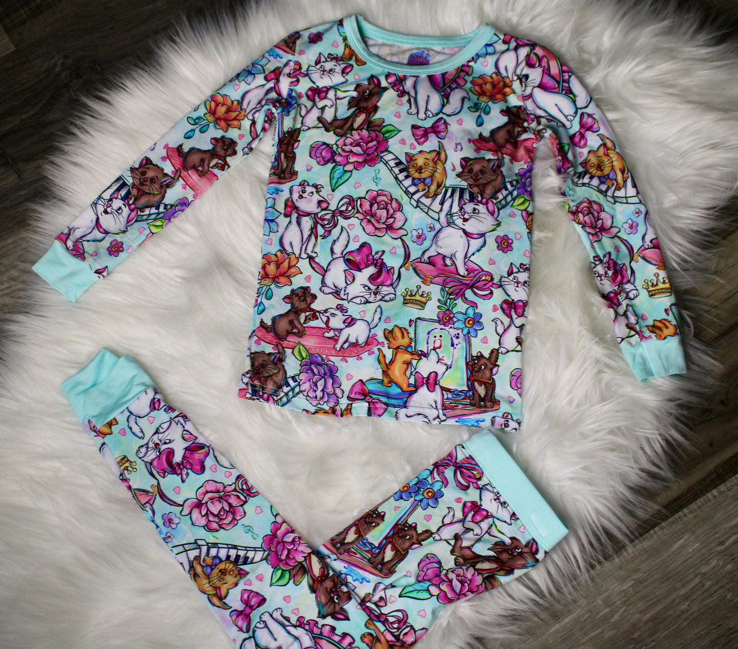 Cats 2 piece set